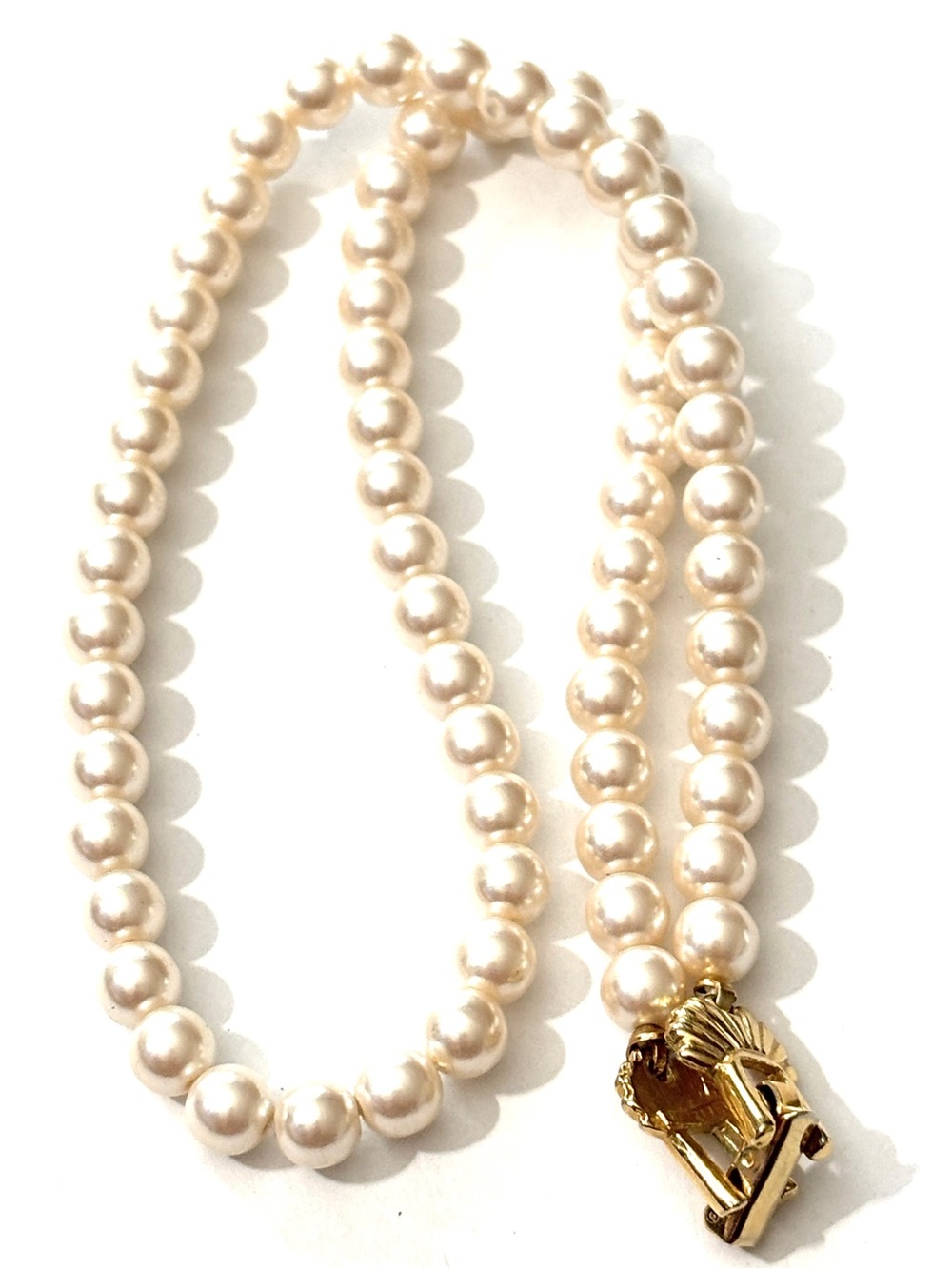 Richelieu Signed Vintage 1950s Faux Pearl Necklace Gold Tone Shell Clasp 15”